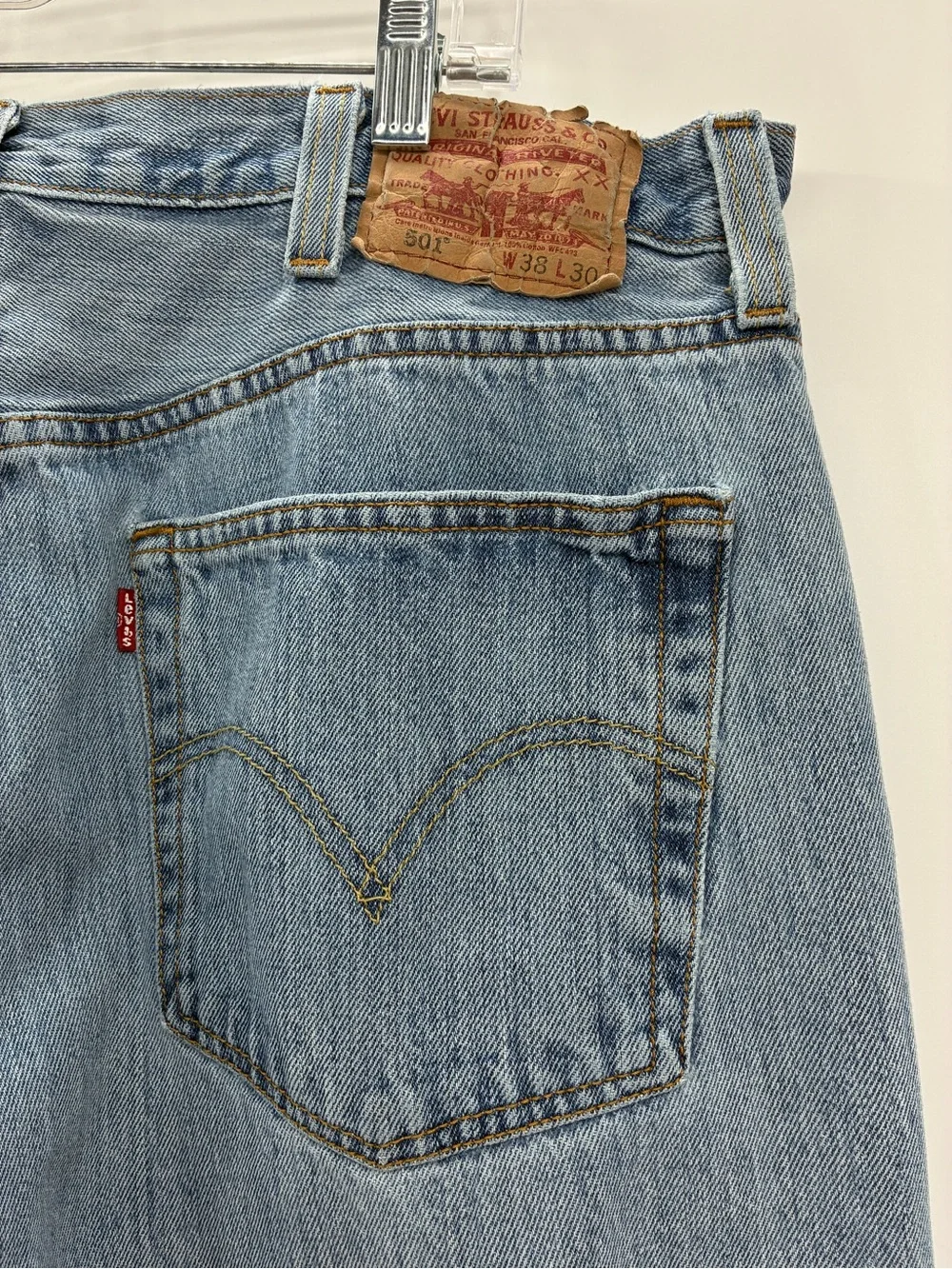 Levi’s Vintage 90s Men’s 501 Distressed Denim Jeans Button Fly Broken-In 35x29